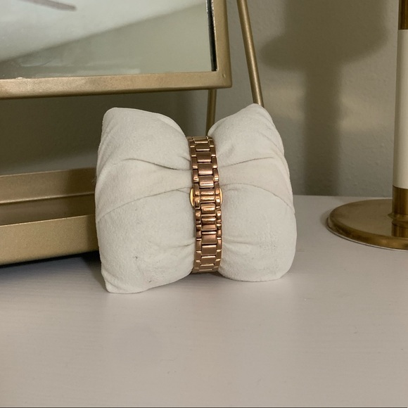 Kate Spade Gold Watch NEEDS NEW BATTERY!! - Picture 2 of 3